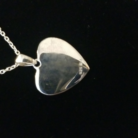 Avon Sterling Silver Paw Prints On Your Heart Necklace - Picture 2 of 4